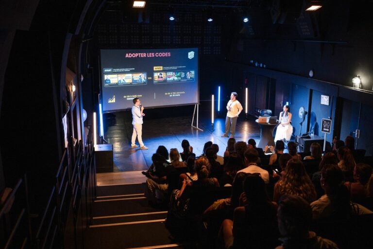 Conférence lors de l'événement DemandGen26